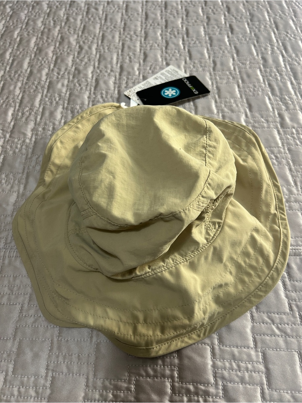 NWT!! Women’s ExOfficio insect shield hat with Chin Strap - Size Small/Medium